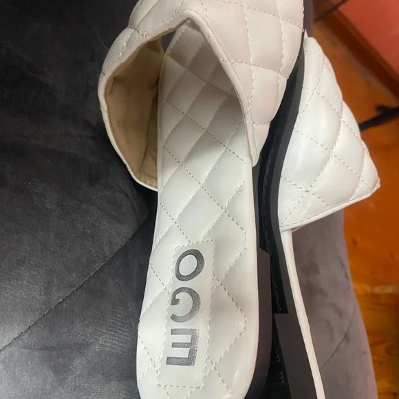 SANDALS - Picture 2 of 3